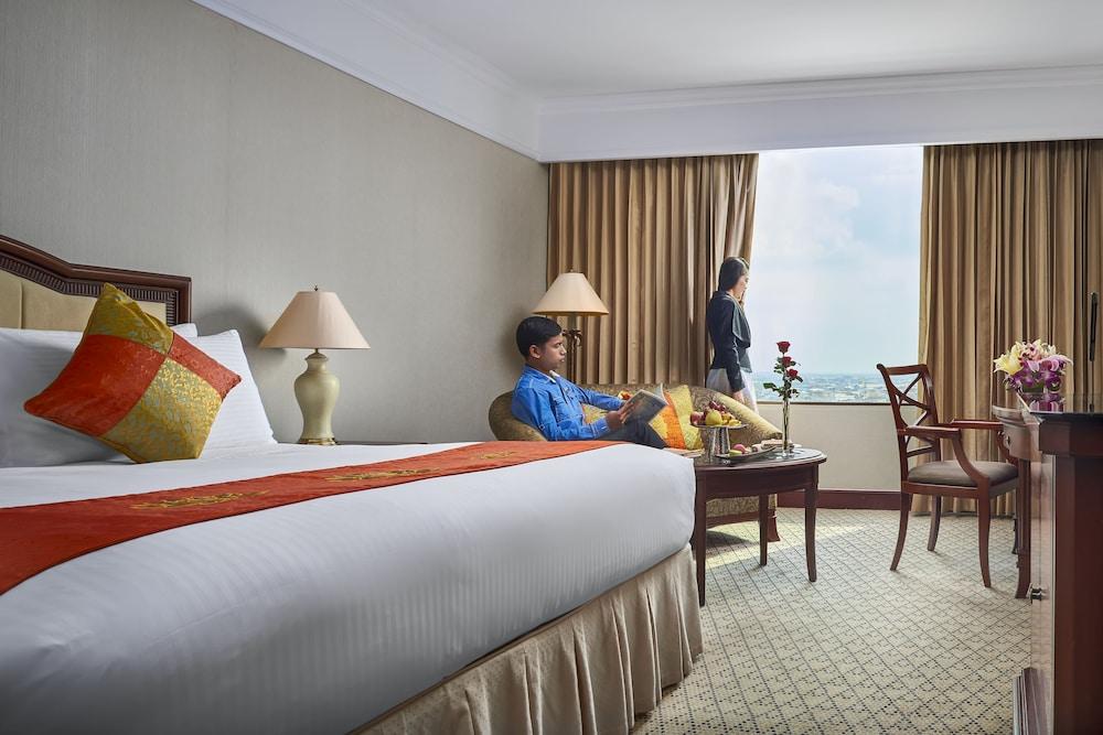 Intercontinental Phnom Penh Otel Dış mekan fotoğraf