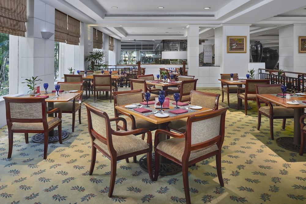 Intercontinental Phnom Penh Otel Dış mekan fotoğraf