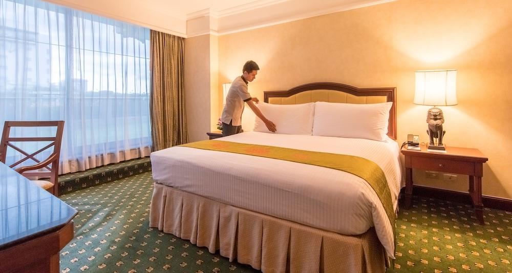 Intercontinental Phnom Penh Otel Dış mekan fotoğraf