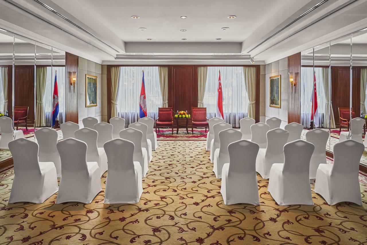 Intercontinental Phnom Penh Otel Dış mekan fotoğraf